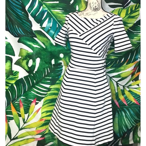 Tommy Hilfiger Dresses & Skirts - EUC $79 Tommy Hilfiger Size 0 White Black Soft Comfy Stripe Fit Flare Dress